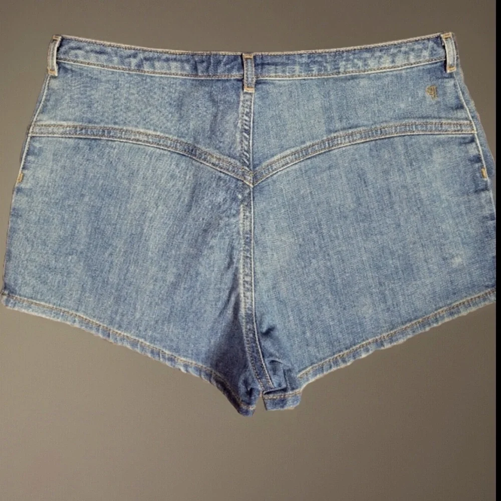 Anthro Anthropologie Pilcro Low-Rise Micro Denim Shorts Sz 31 - Picture 2 of 5